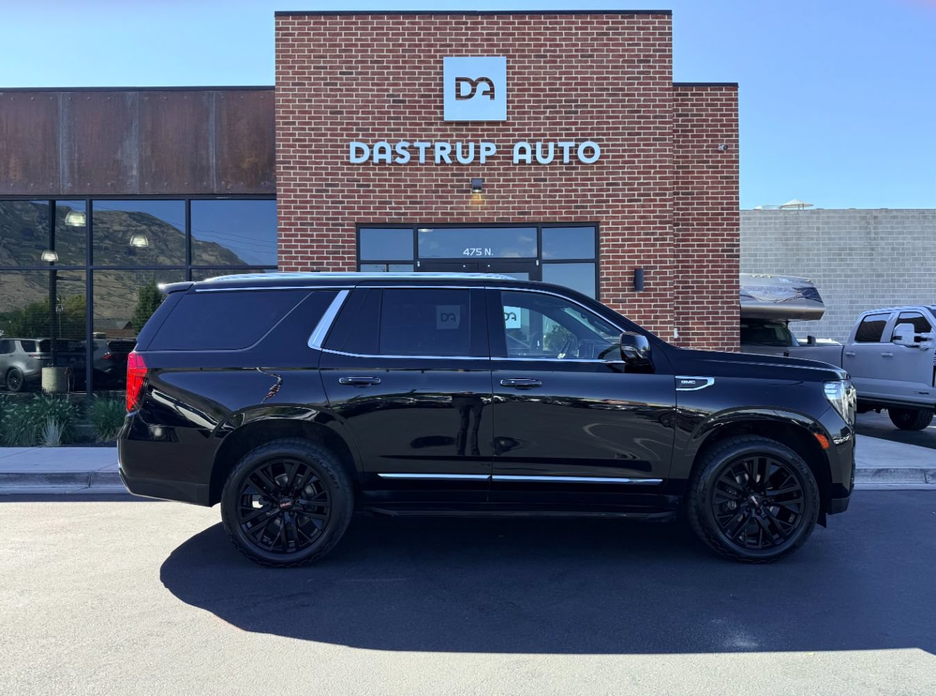 Used 2021 GMC Yukon SLT w/ Rear Media and Nav Package AWD/4WD image 9