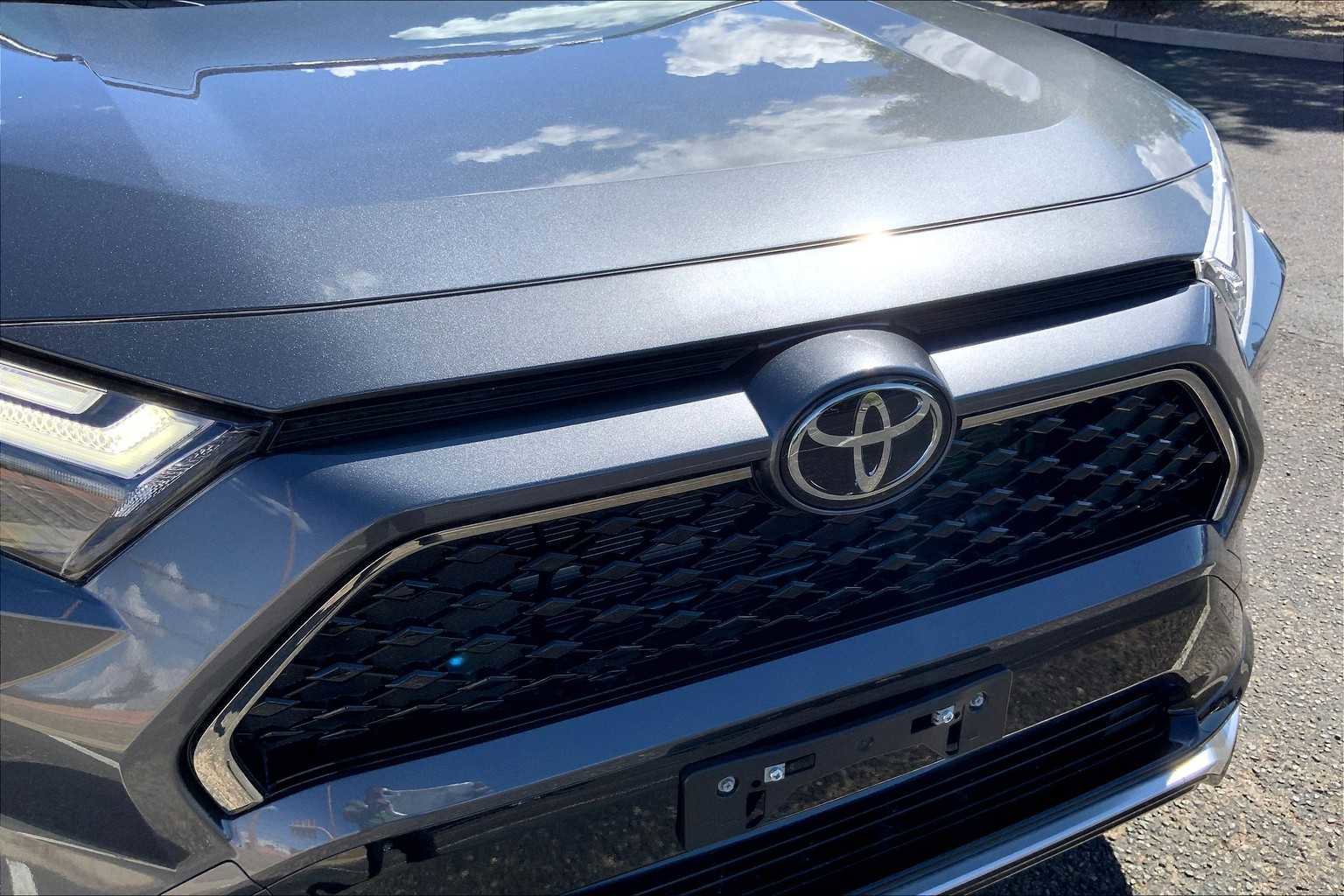 Certified 2025 Toyota RAV4 XSE image 31