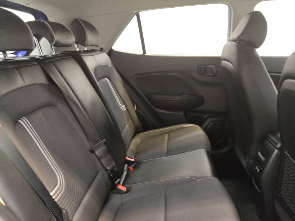 Used 2025 Hyundai Venue Limited FWD image 19