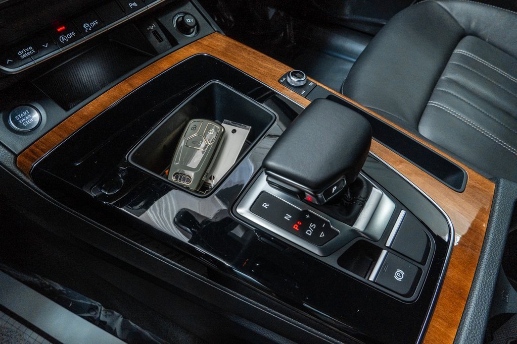 Used 2023 Audi Q5 2.0T Premium w/ Convenience Package image 18