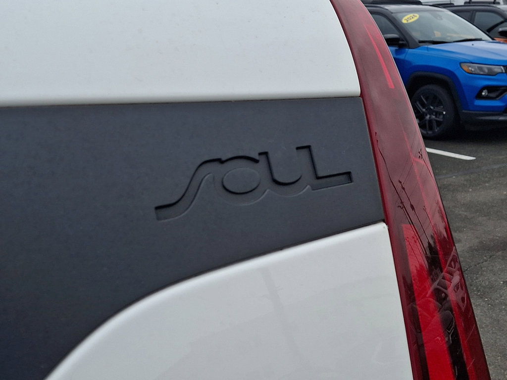 Used 2021 Kia Soul LX image 17