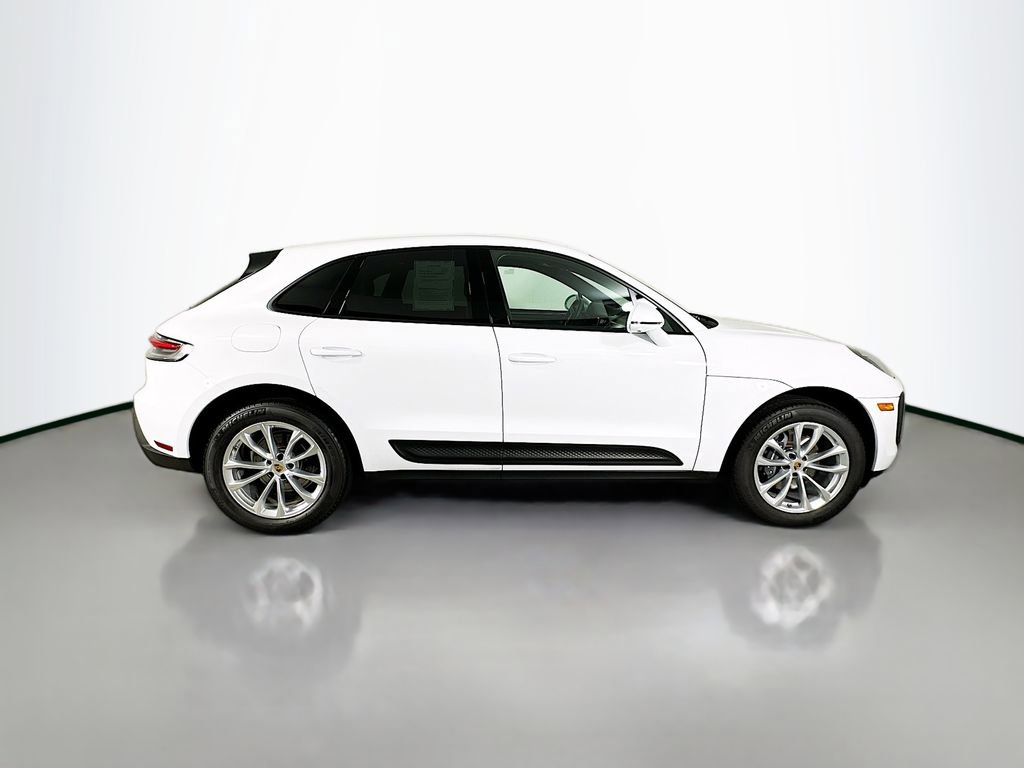 Used 2025 Porsche Macan image 8
