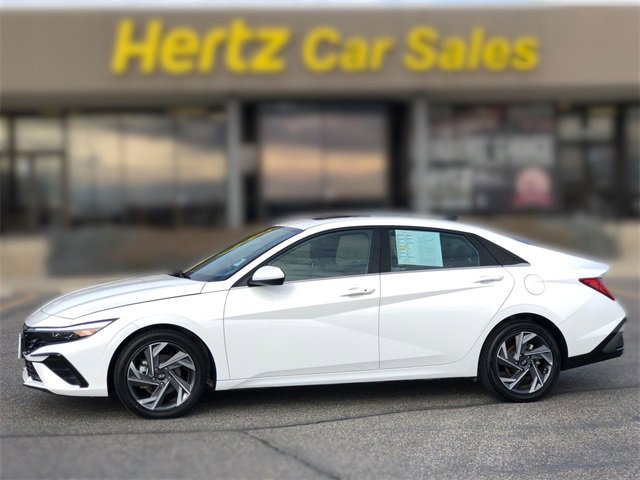 Used 2025 Hyundai Elantra SEL image 1