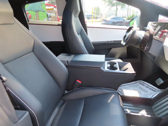 Used 2024 Tesla Cybertruck AWD Crew Cab image 33