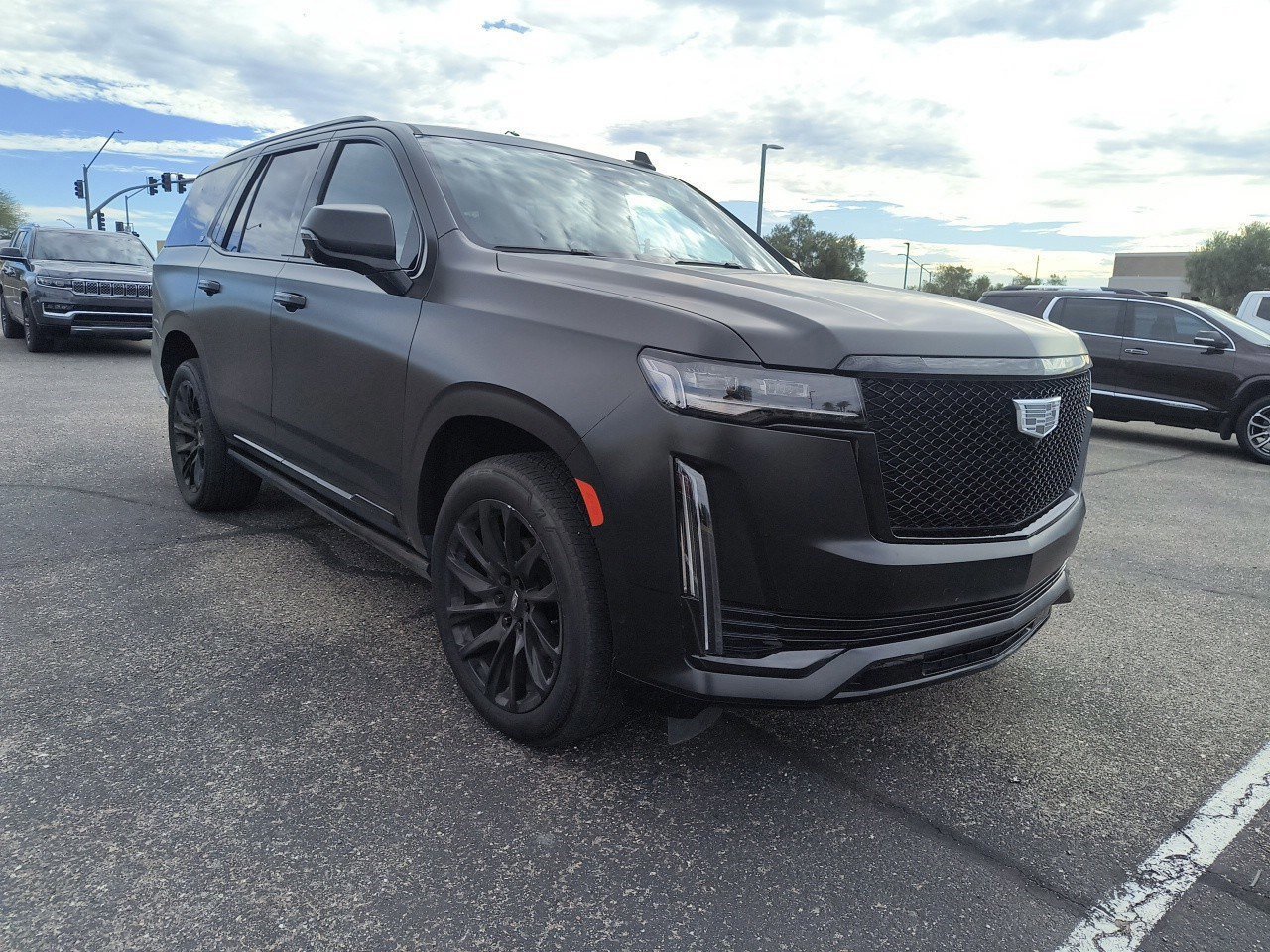 Used 2023 Cadillac Escalade Premium Luxury w/ LPO, Radiant Package image 3