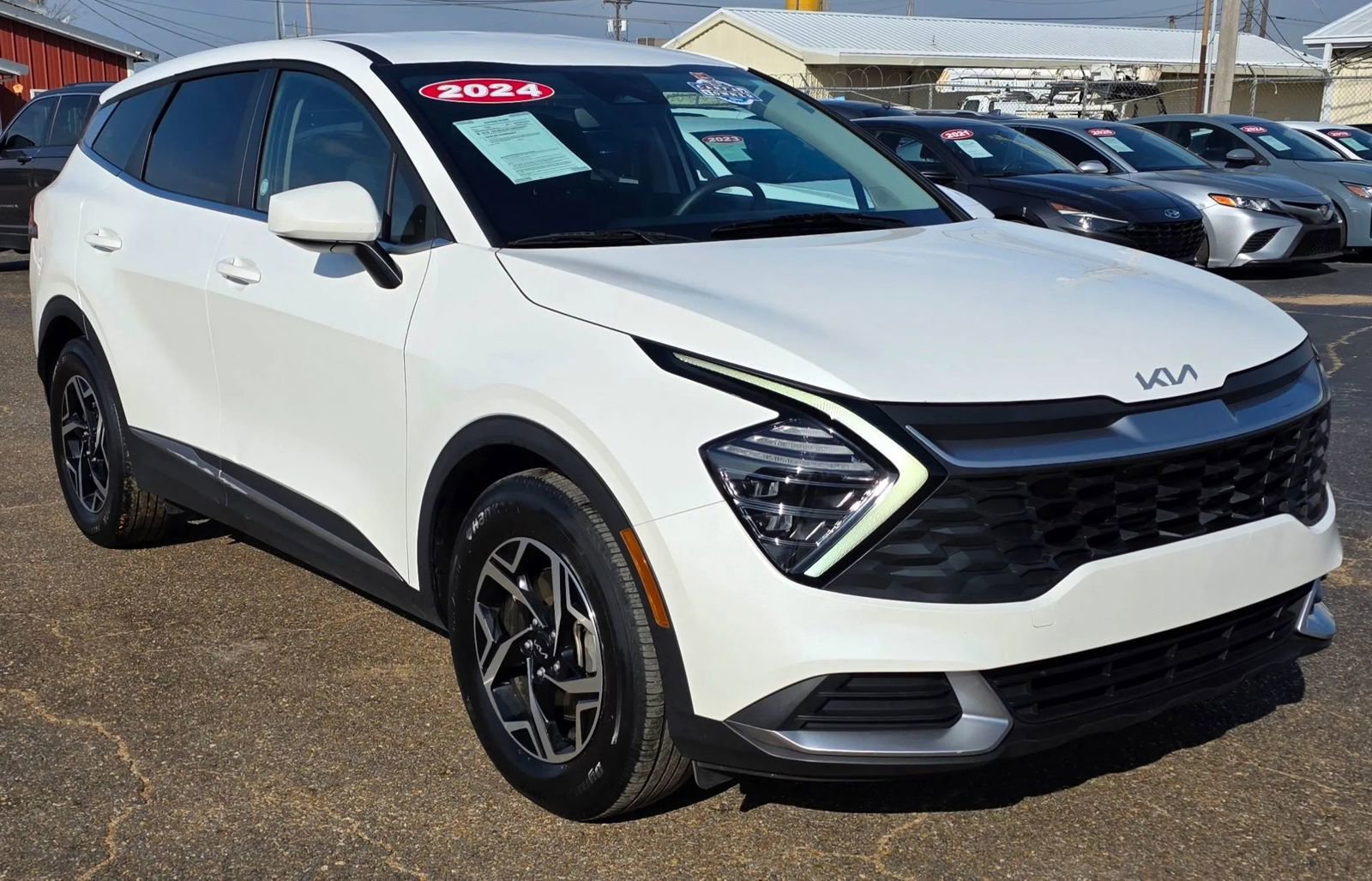 Used 2024 Kia Sportage LX image 1