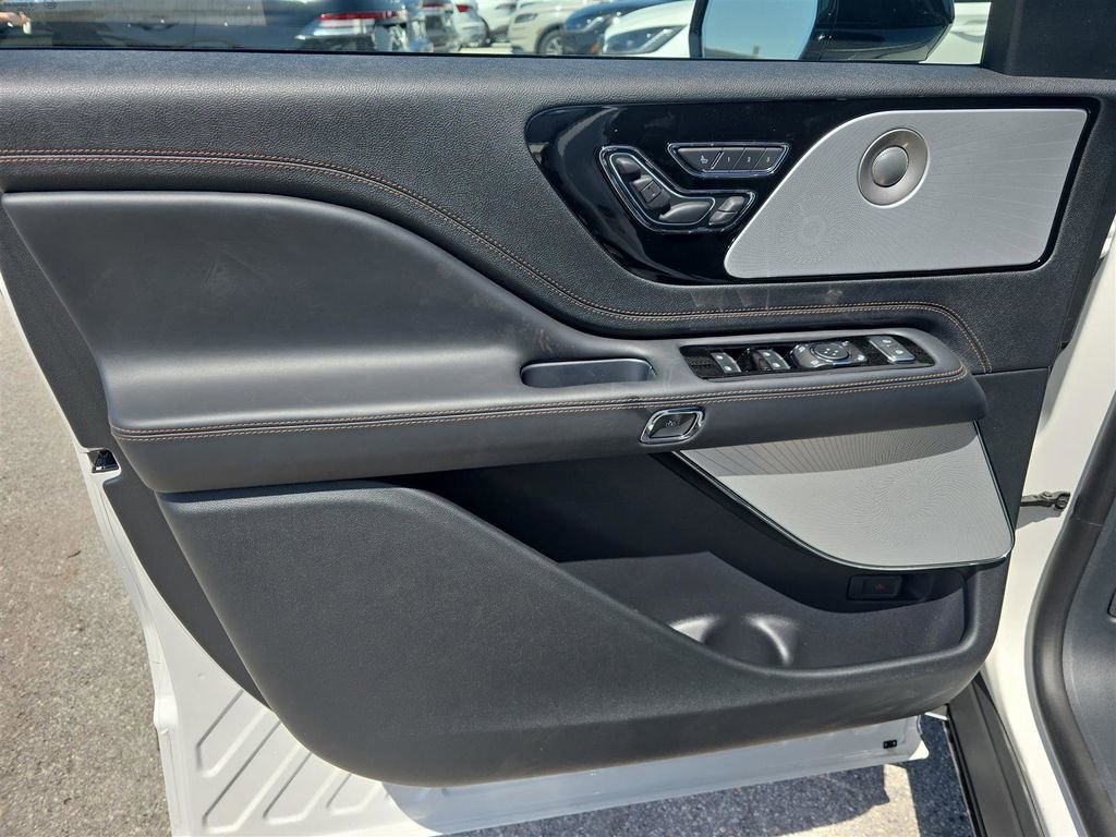 New 2025 Lincoln Aviator Black Label image 15