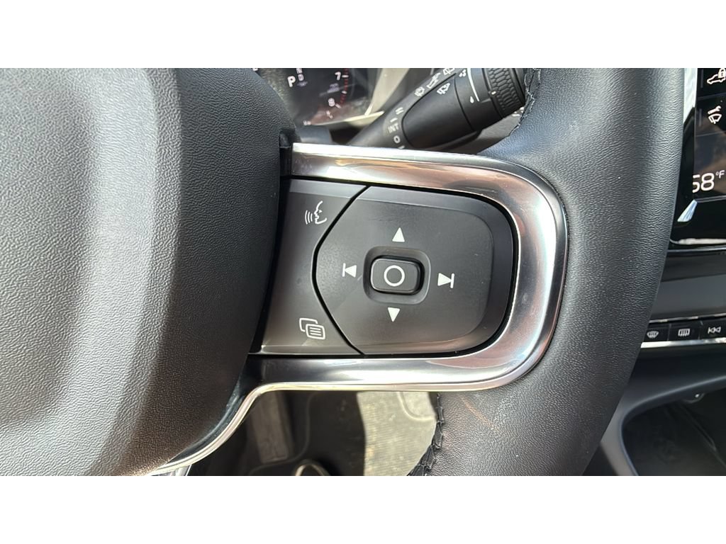Used 2022 Volvo XC40 T5 R-Design w/ Advanced Package AWD/4WD image 24