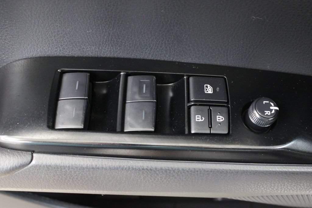 Used 2025 Toyota Camry SE FWD image 16