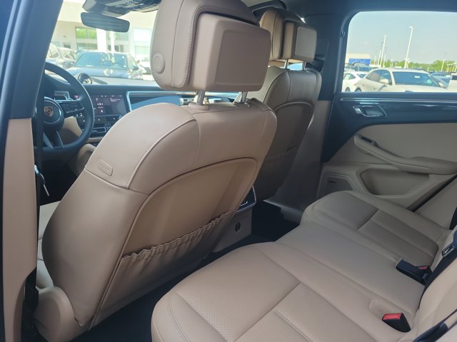 Certified 2025 Porsche Macan AWD/4WD image 20