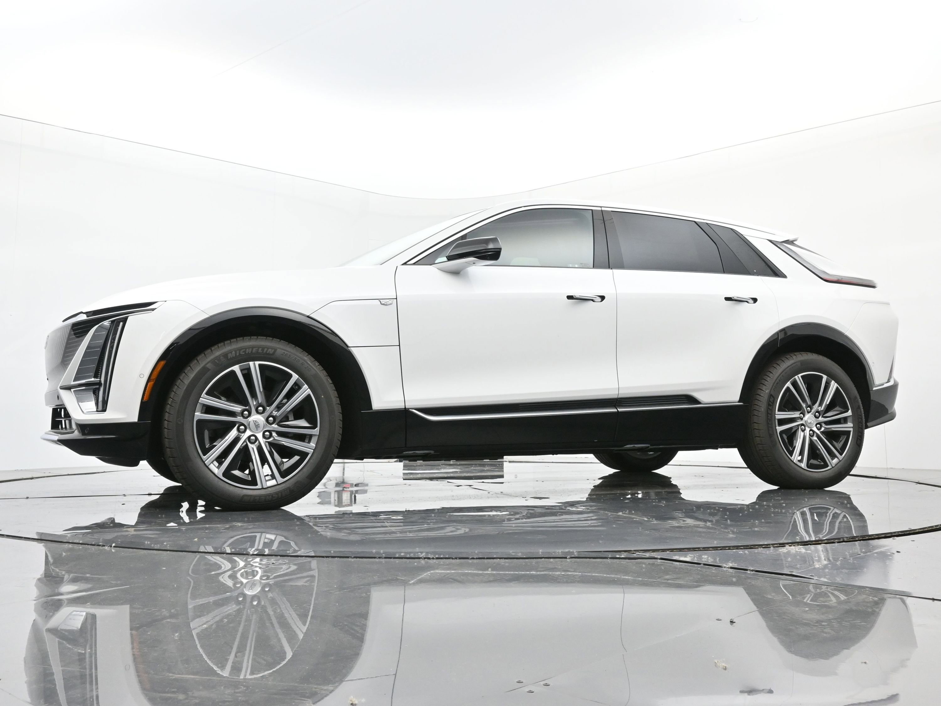 New 2025 Cadillac Lyriq Luxury image 16