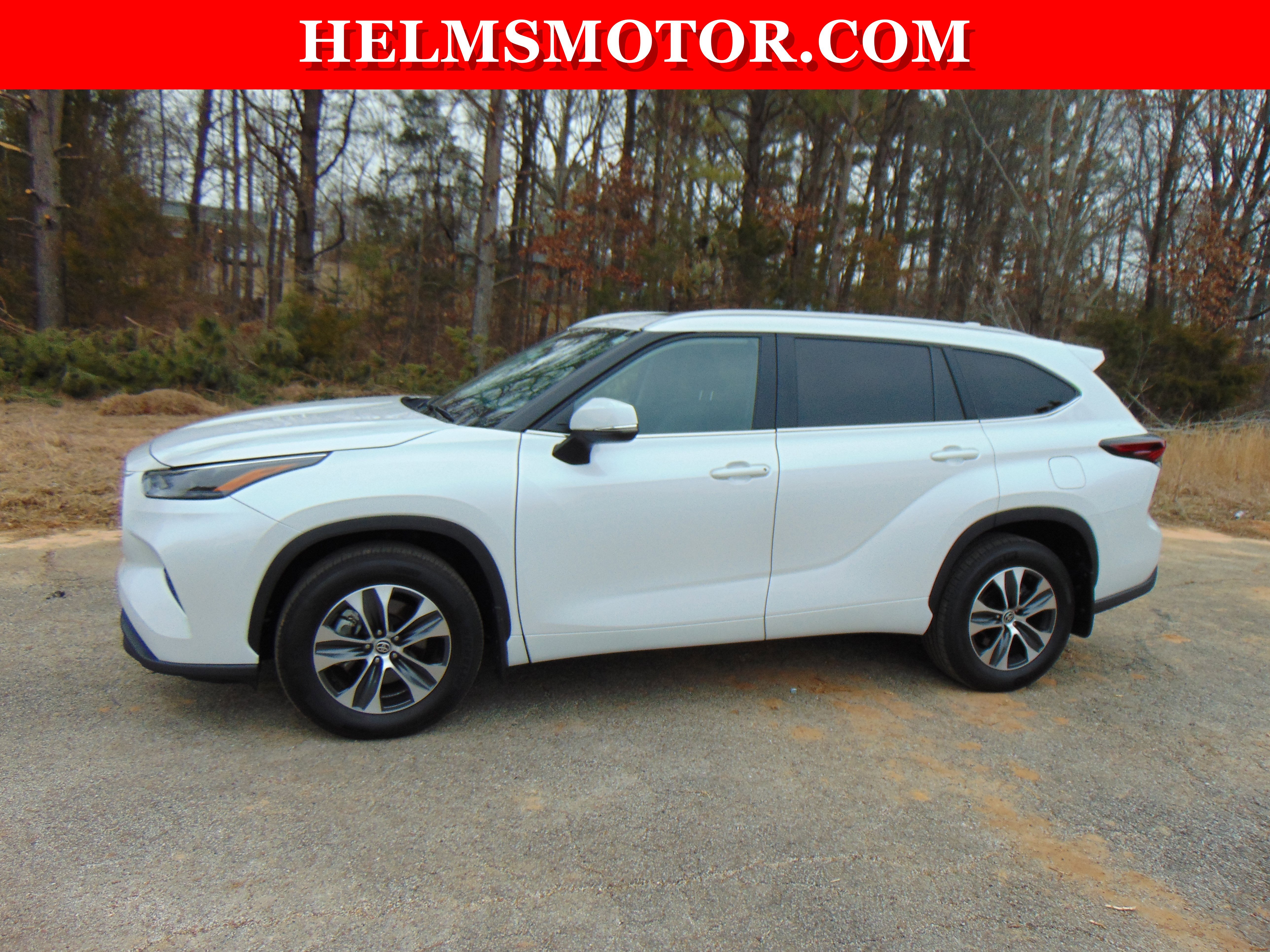 Used 2025 Toyota Highlander XLE image 1