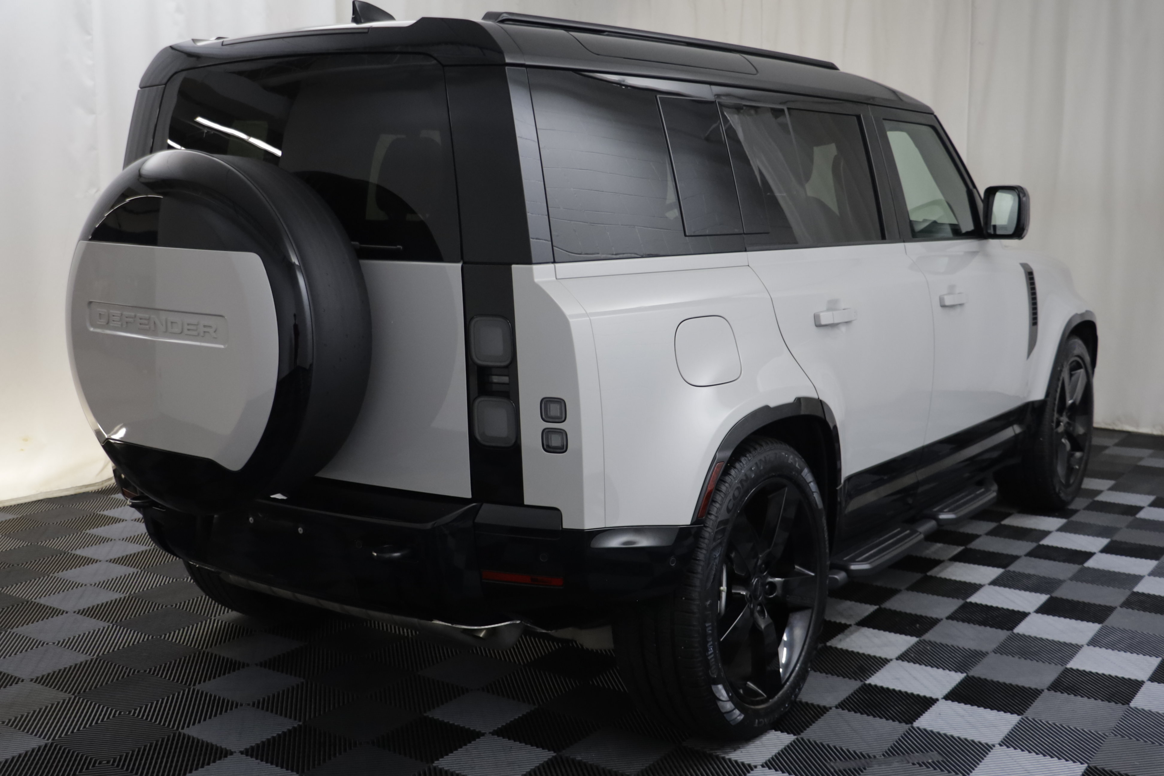 Certified 2026 Land Rover Defender 110 X-Dynamic SE AWD/4WD image 16
