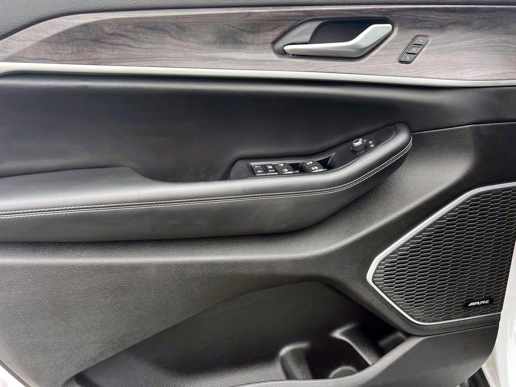 Used 2024 Jeep Grand Cherokee Limited 4xe image 16