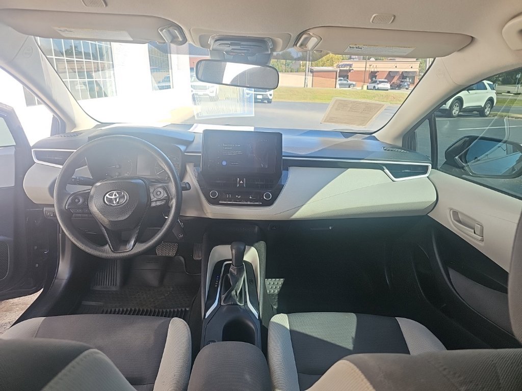 Used 2025 Toyota Corolla LE FWD image 12