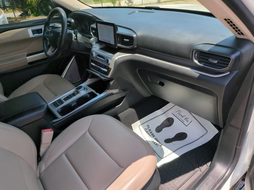 Certified 2021 Ford Explorer XLT w/ Equipment Group 202A RWD image 16