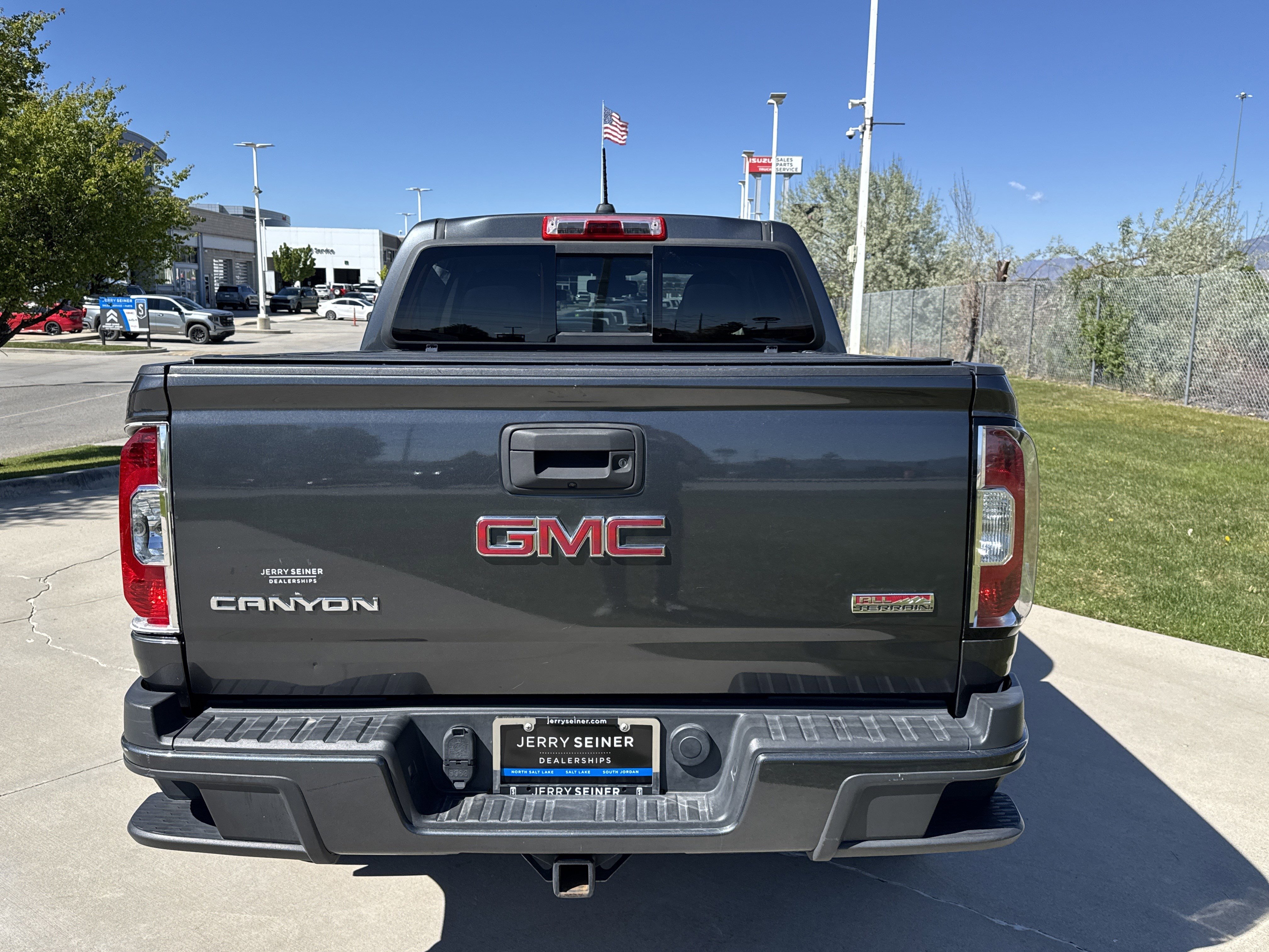 Used 2016 GMC Canyon SLE w/ All Terrain Package AWD/4WD image 4