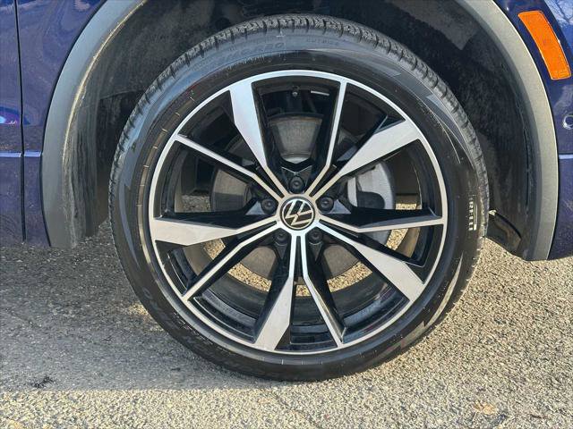Used 2022 Volkswagen Tiguan SEL R-Line image 9