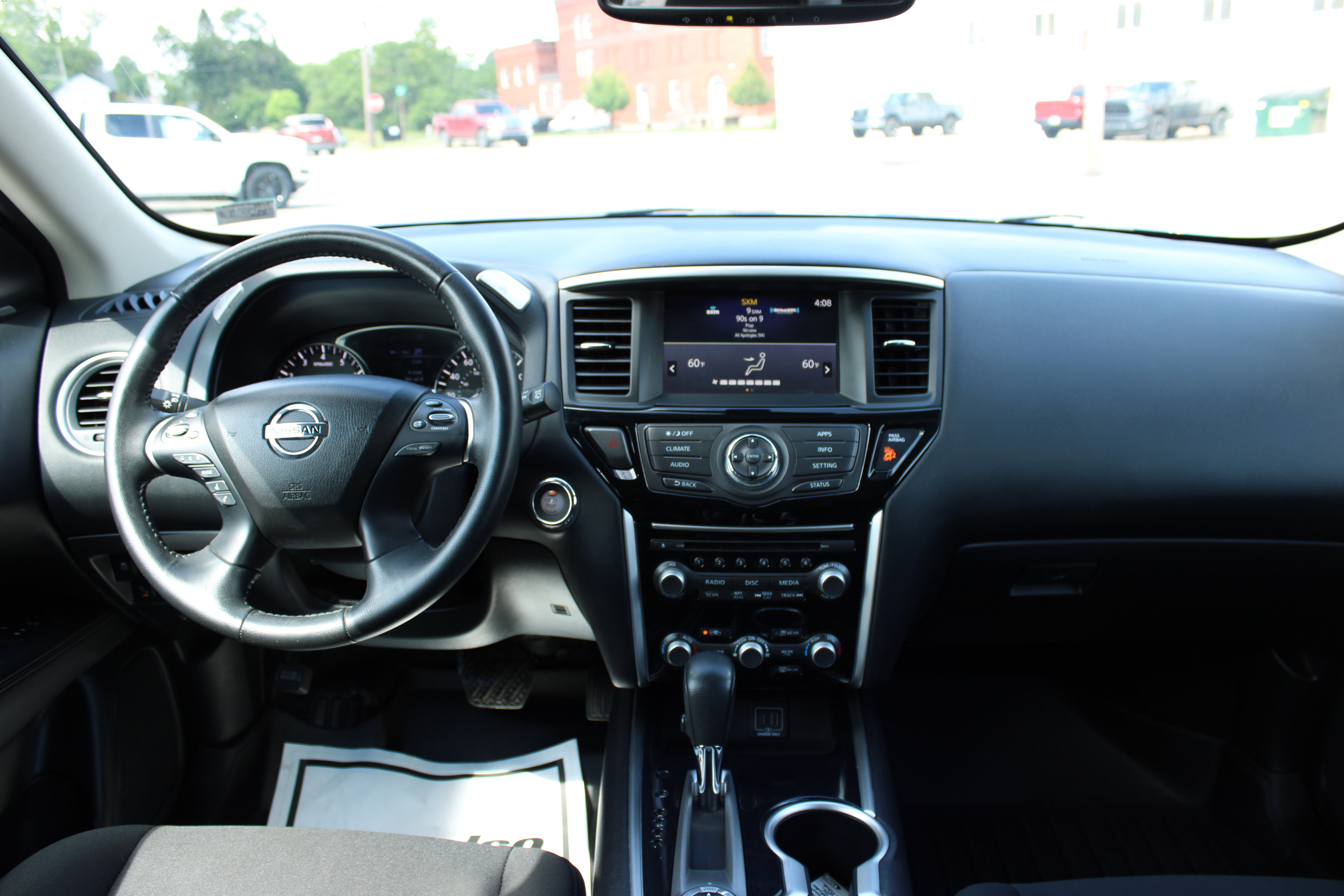 Used 2020 Nissan Pathfinder SV AWD/4WD image 18