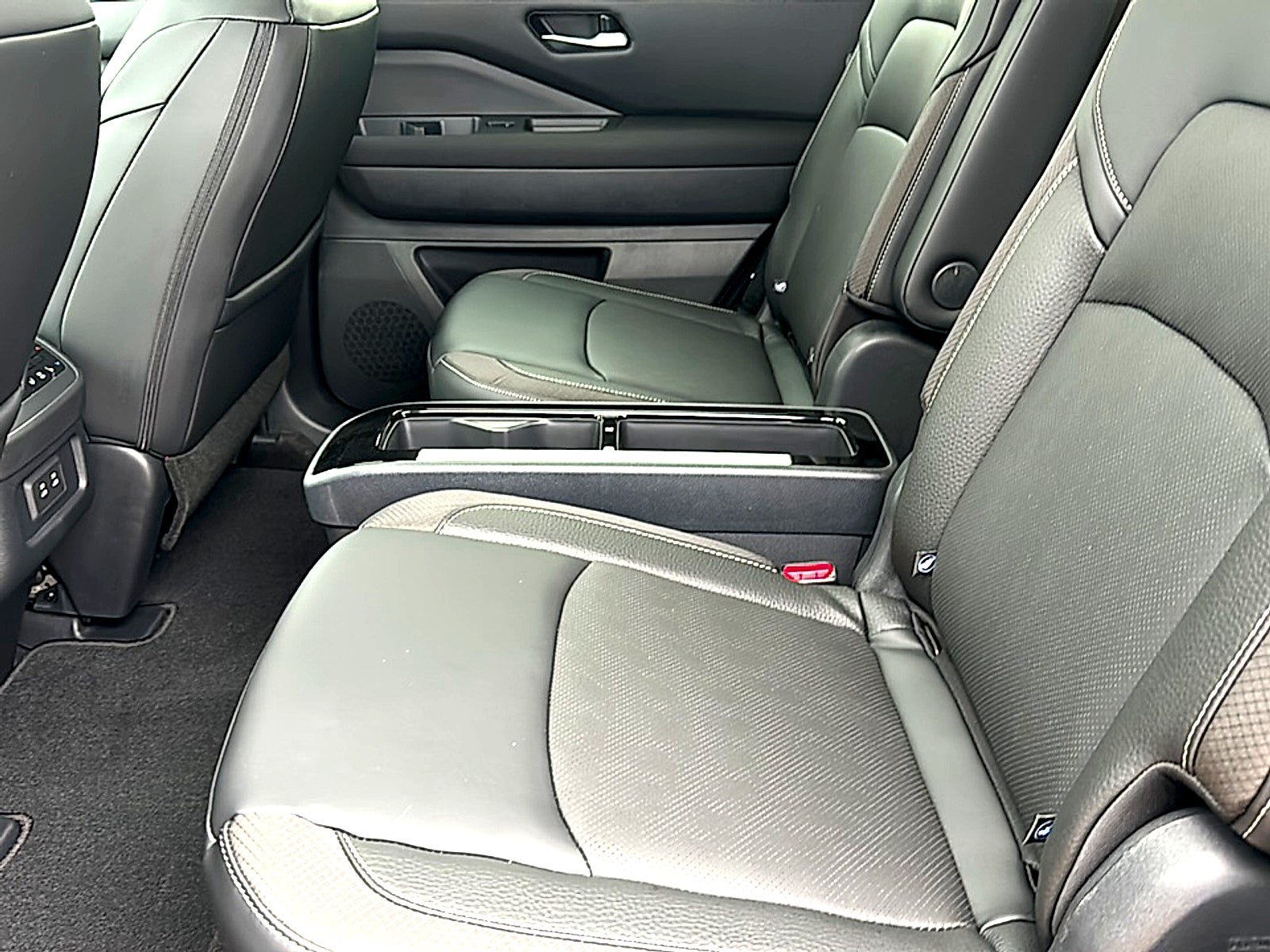 New 2026 Nissan Pathfinder SL w/ SL Premium Package FWD image 16