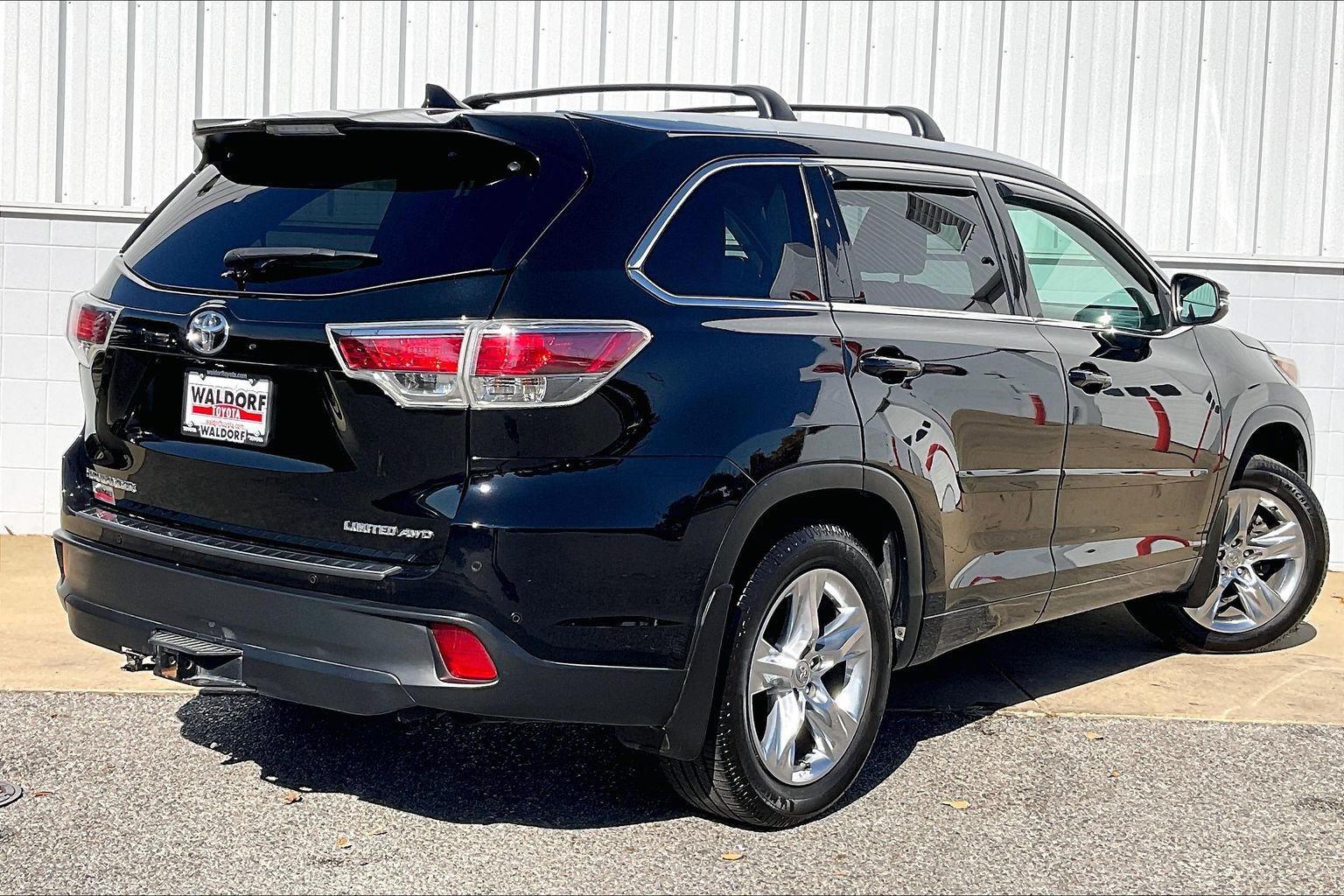 Used 2014 Toyota Highlander Limited Platinum AWD/4WD image 17
