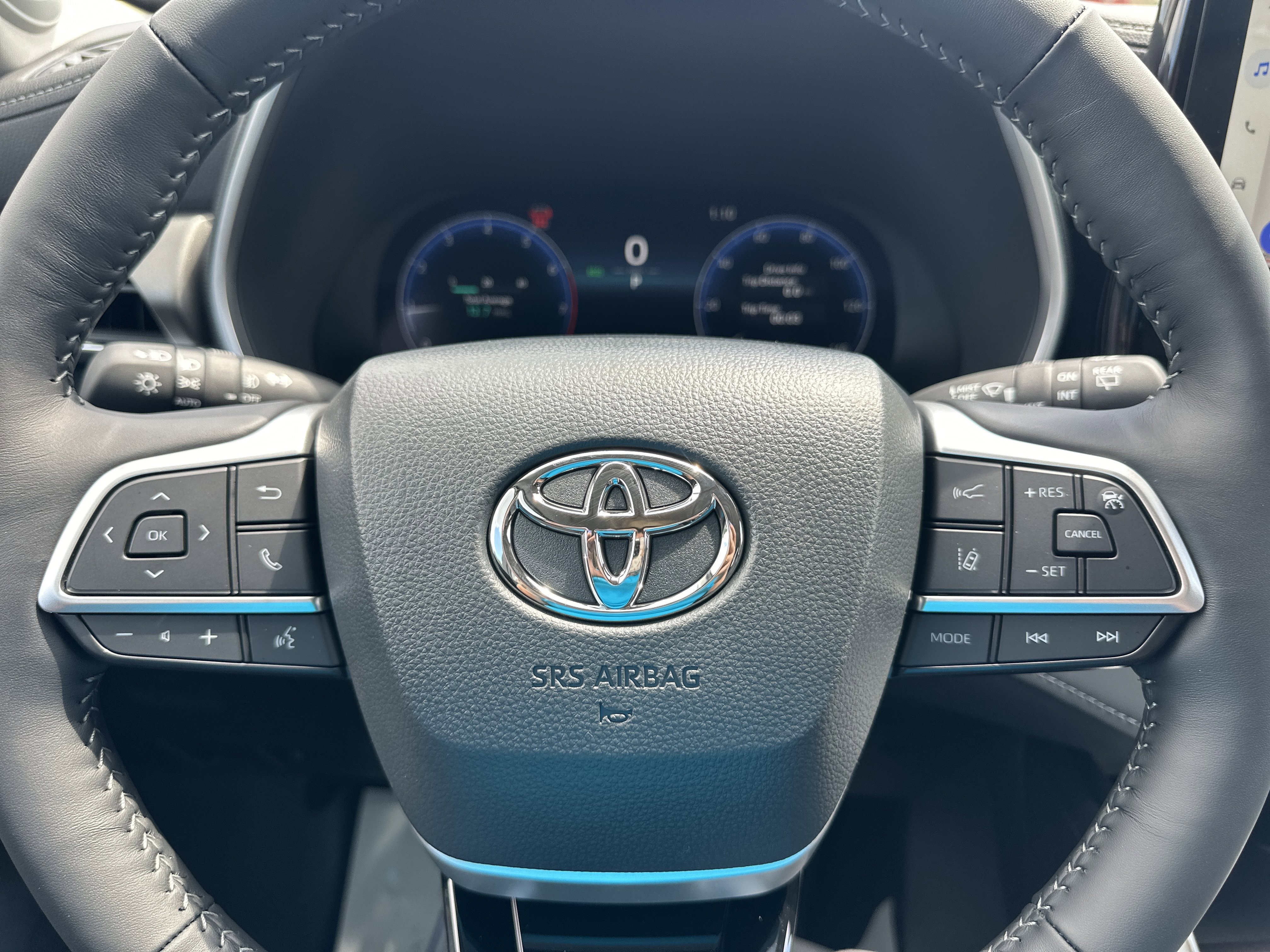 New 2025 Toyota Highlander Limited image 11