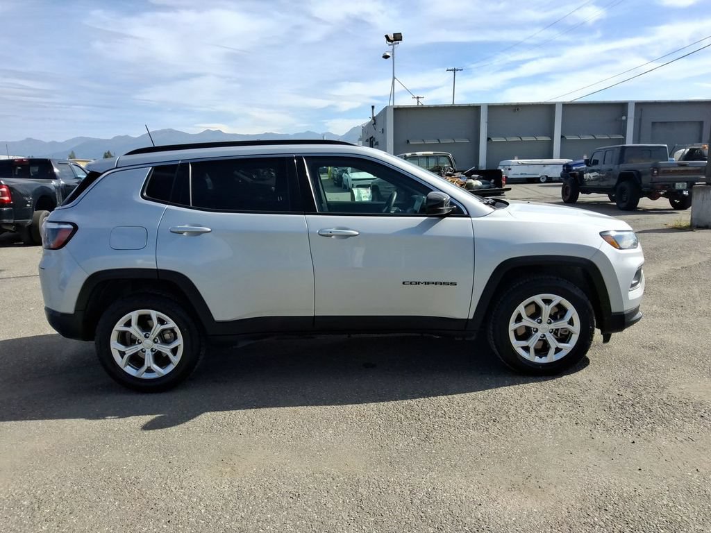 Certified 2024 Jeep Compass Latitude AWD/4WD image 9