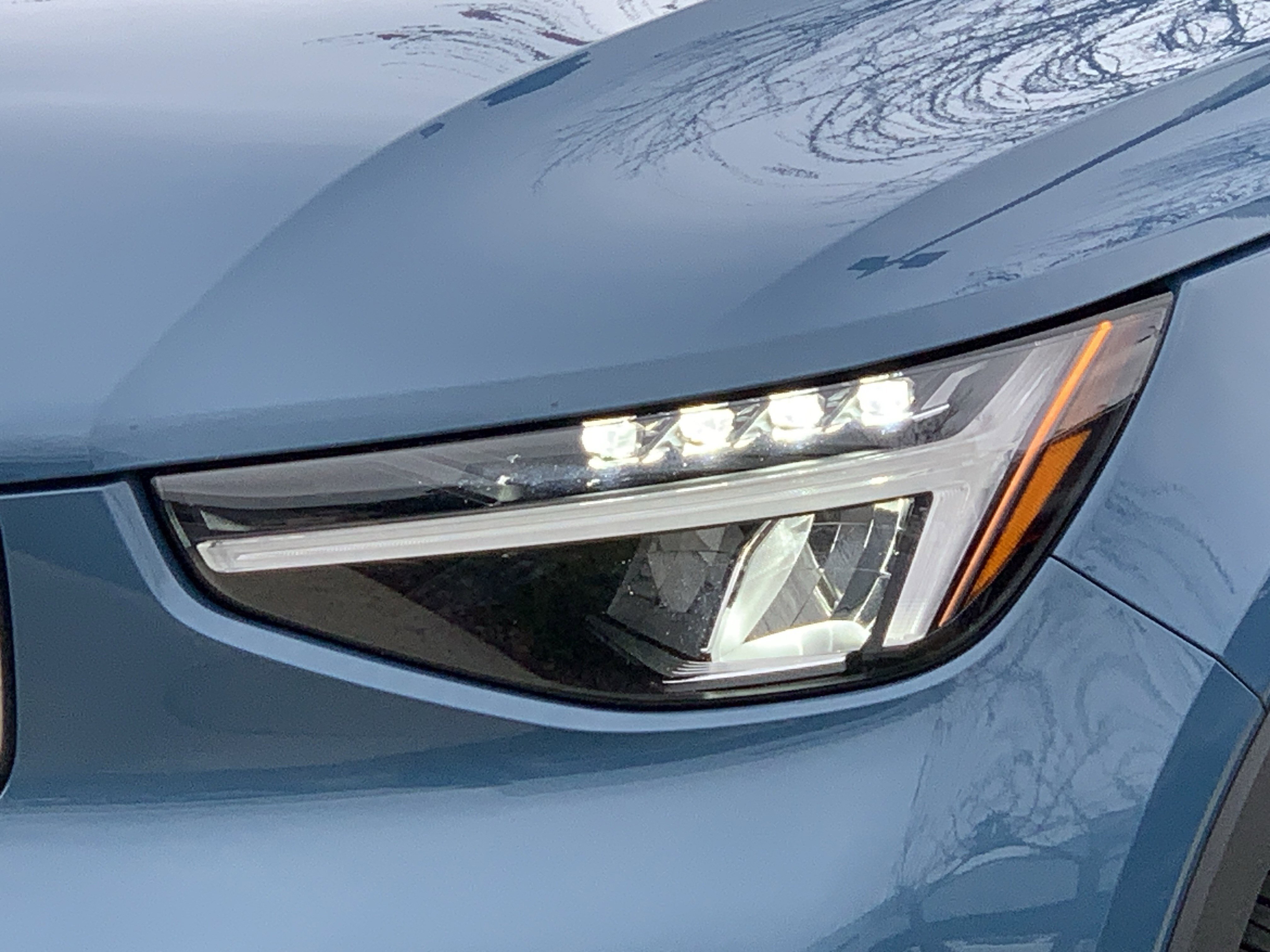 Used 2025 Volvo XC40 B5 Core image 6