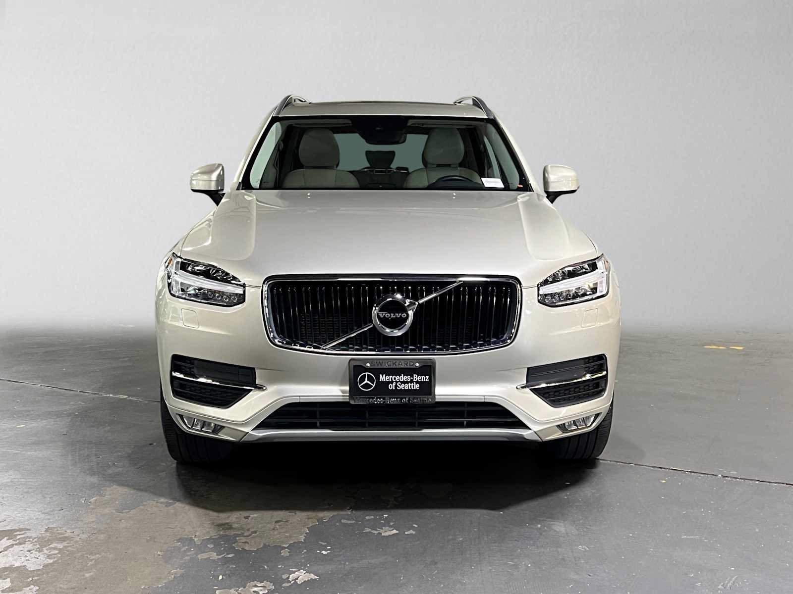 Used 2016 Volvo XC90 T6 Momentum w/ Momentum Plus Package AWD/4WD image 8