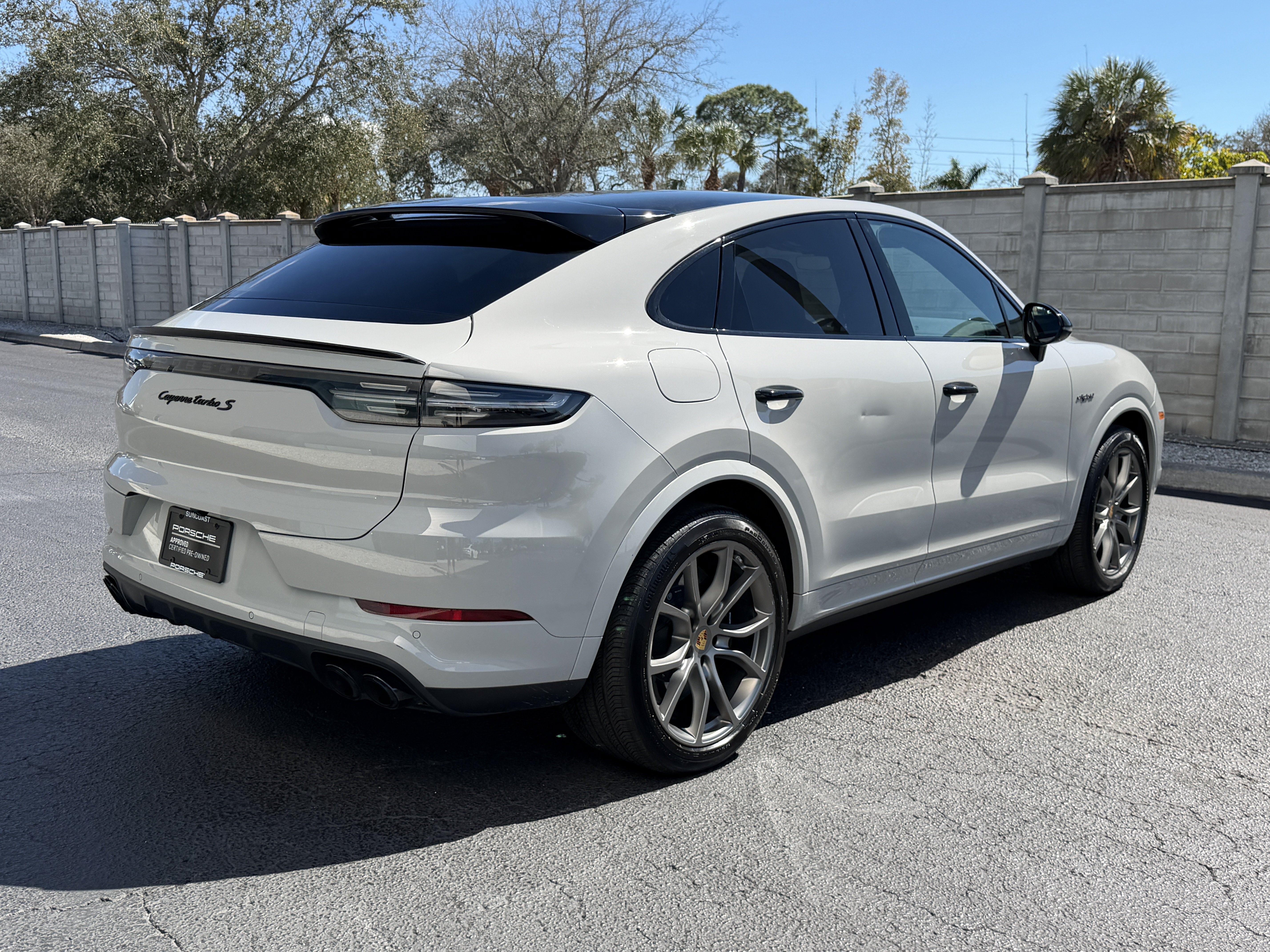 Certified 2022 Porsche Cayenne Turbo S AWD/4WD image 6