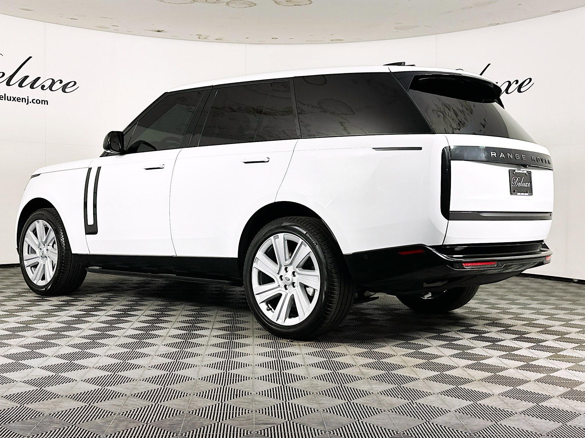 Used 2023 Land Rover Range Rover SE AWD/4WD image 4
