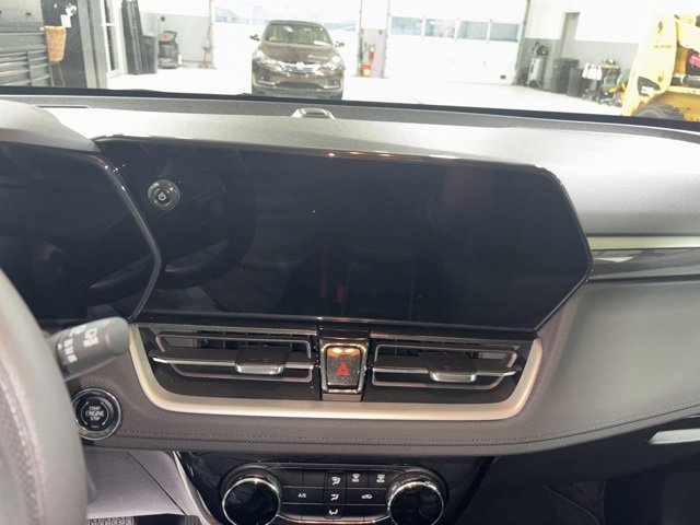 Used 2025 Chevrolet TrailBlazer LT w/ Driver Confidence Package image 13