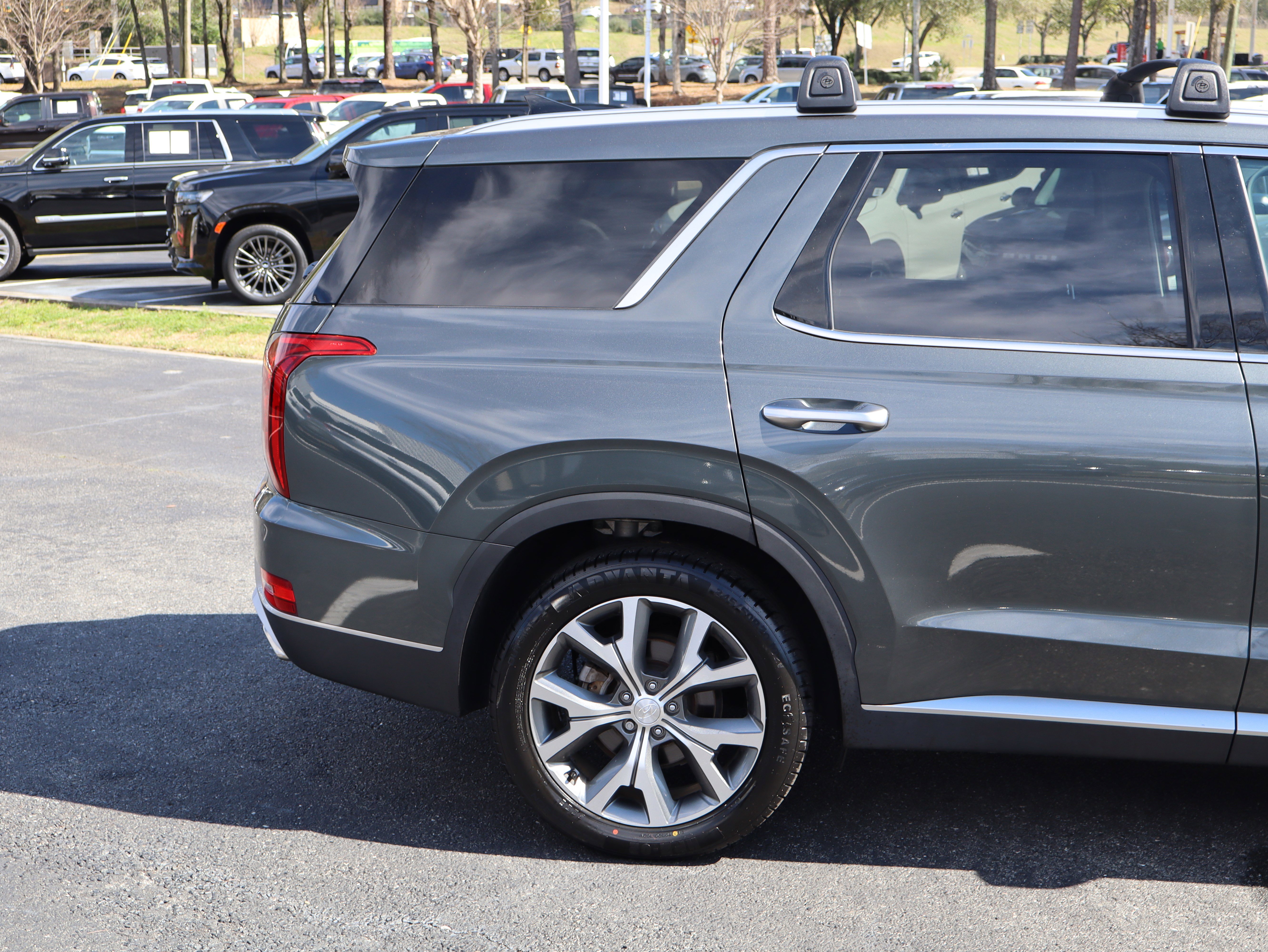 Used 2022 Hyundai Palisade SEL w/ Premium Package FWD image 5