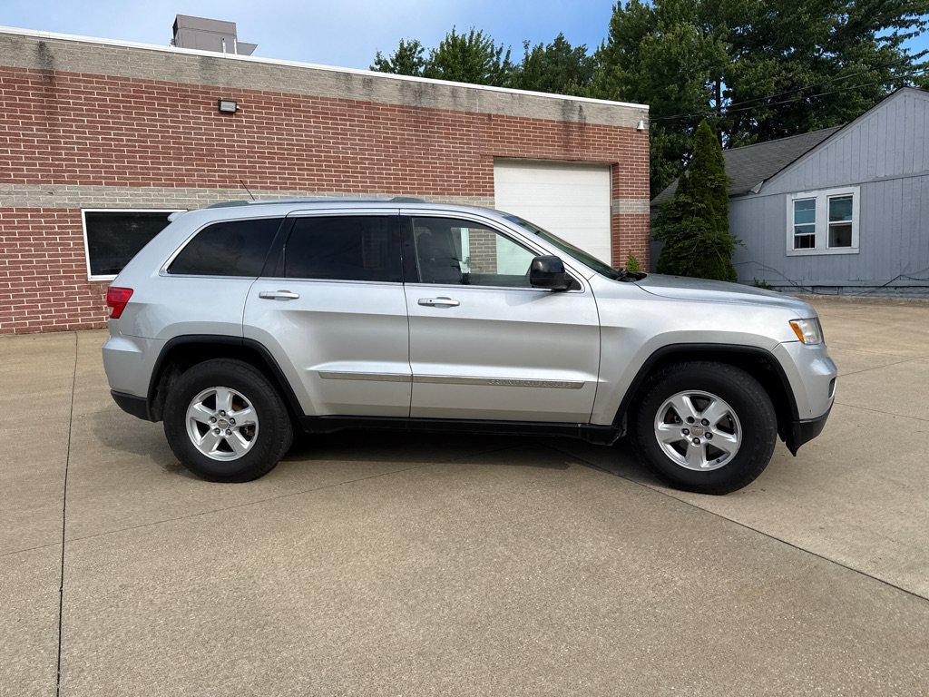 Used 2012 Jeep Grand Cherokee Laredo w/ Laredo E Group AWD/4WD image 4