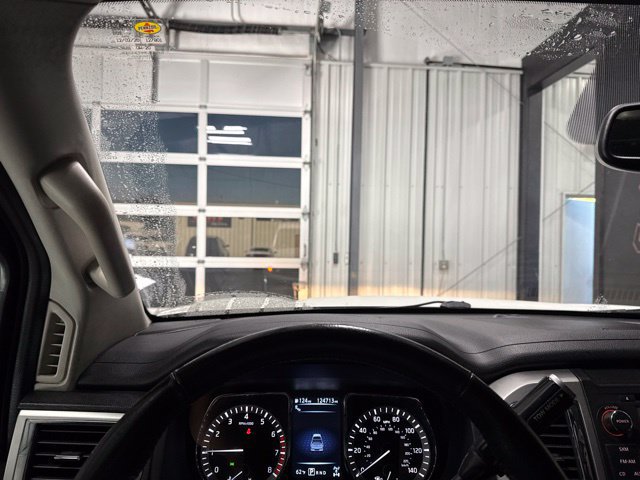 Used 2018 Nissan Titan SV w/ SV Convenience Package AWD/4WD image 7