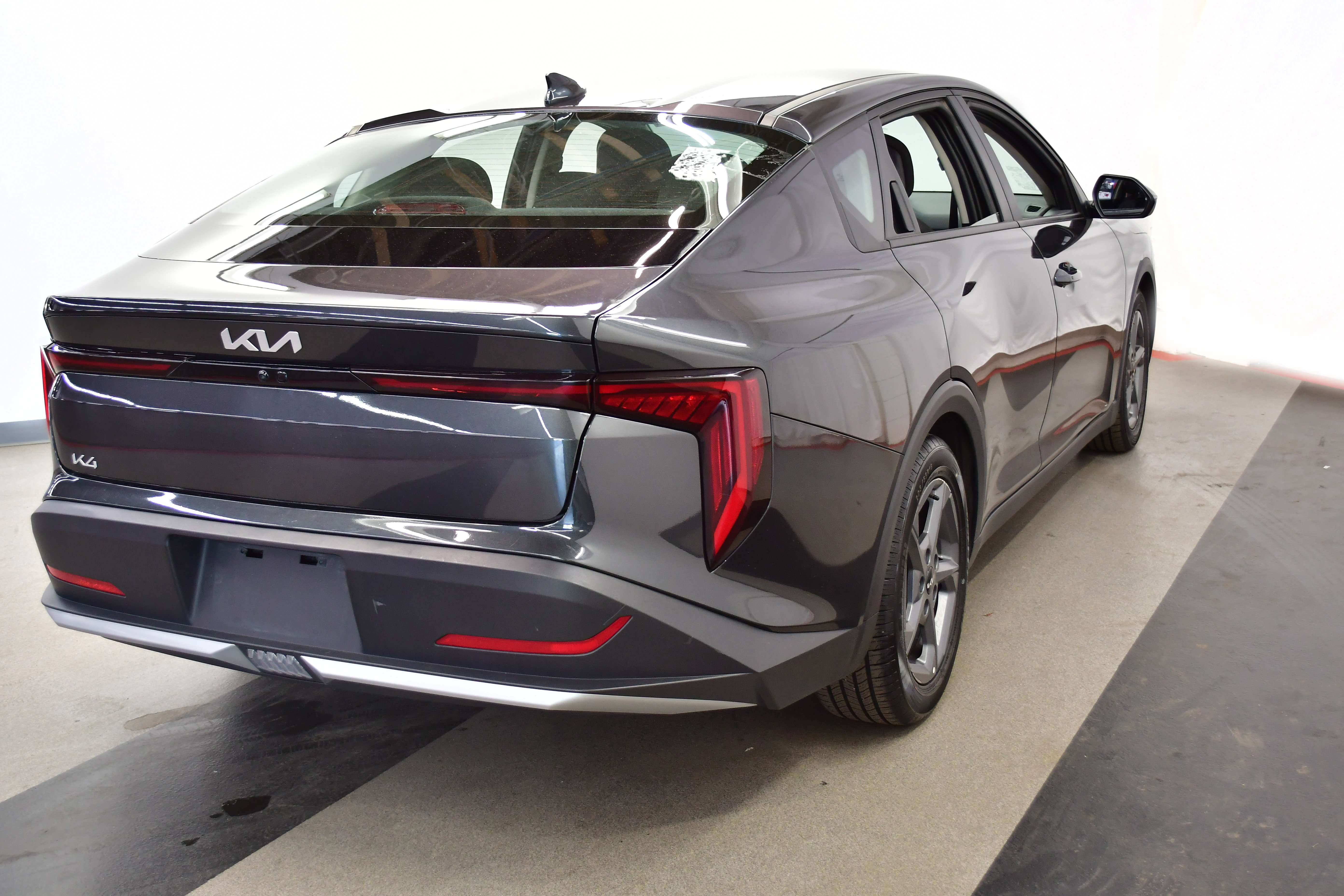 Used 2025 Kia K4 FWD image 7