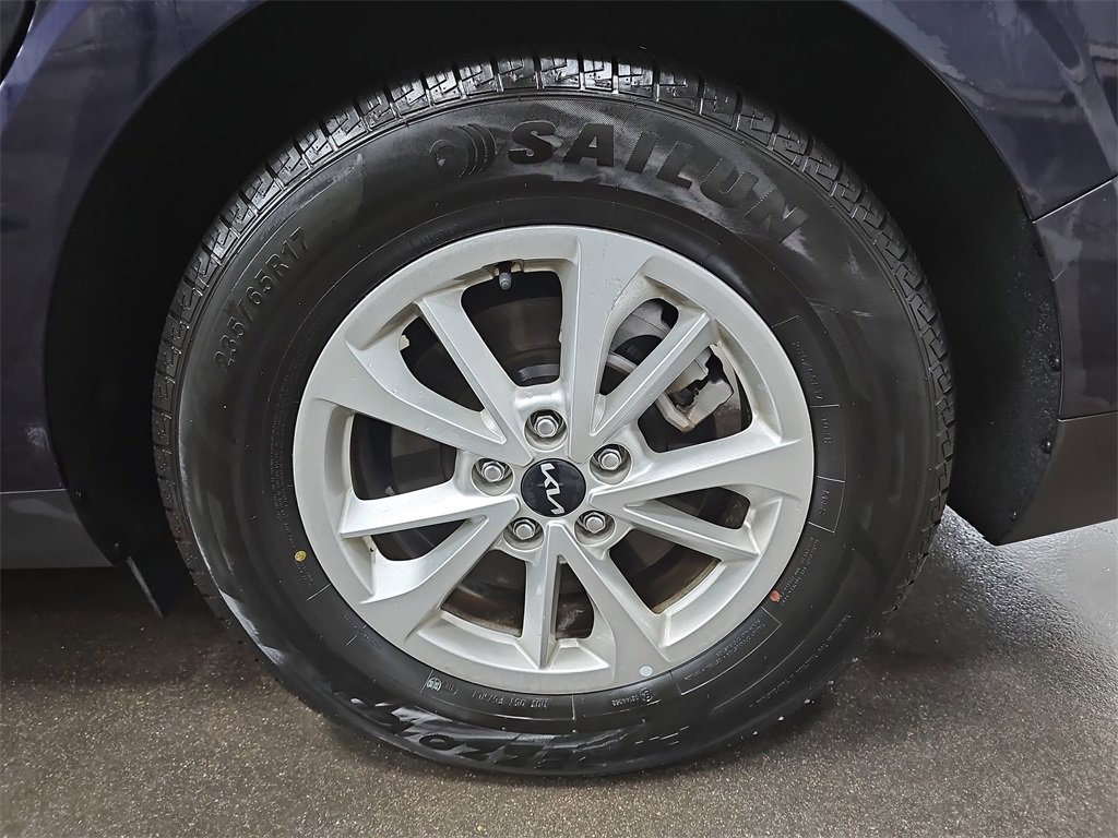 Used 2024 Kia Carnival LX image 32