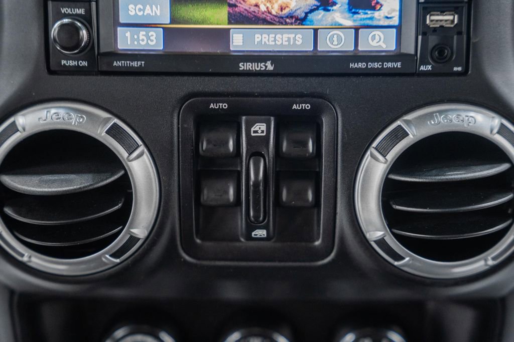 Used 2015 Jeep Wrangler Unlimited Rubicon w/ Connectivity Group image 22