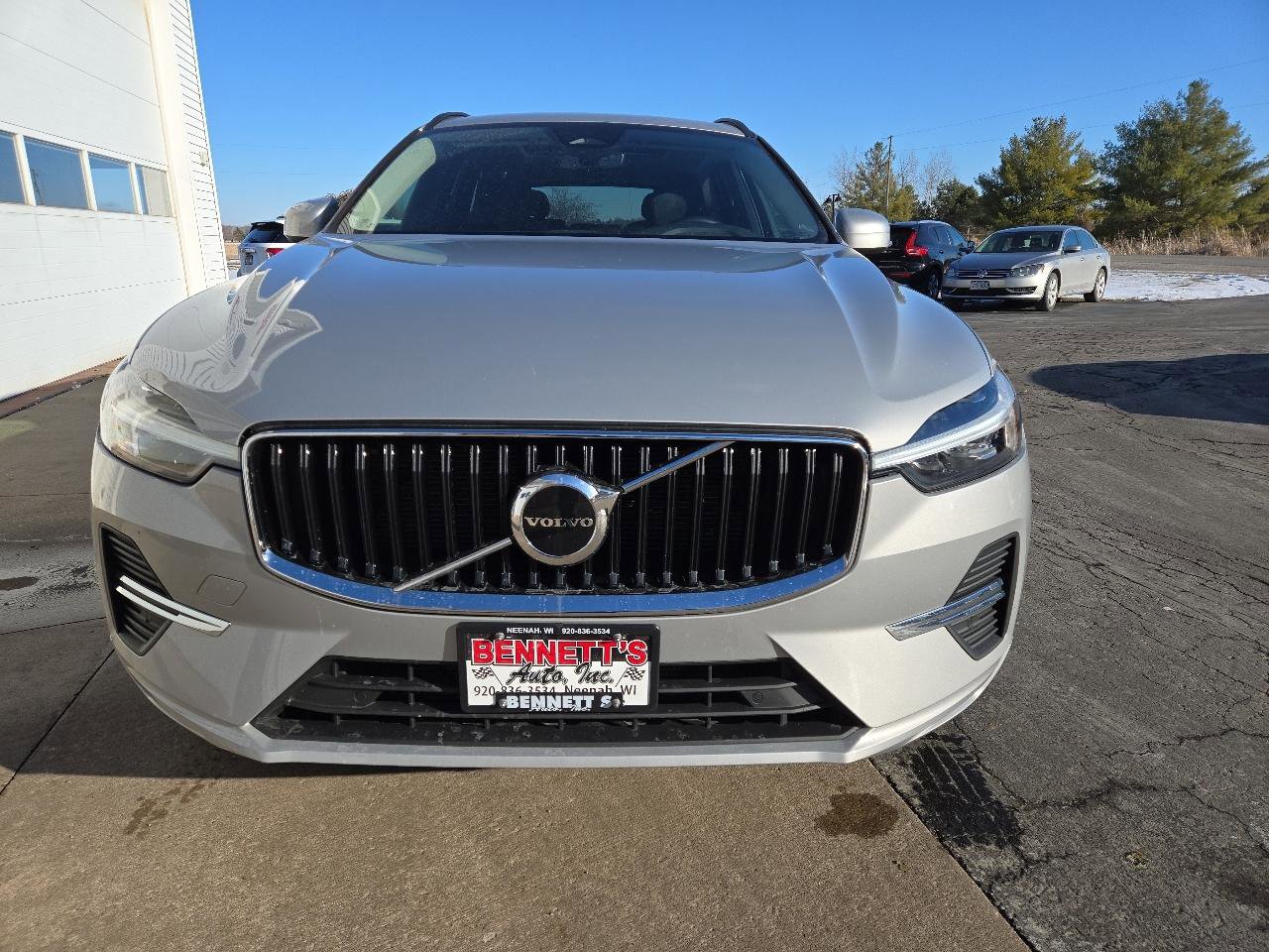 Used 2022 Volvo XC60 B5 Momentum image 2