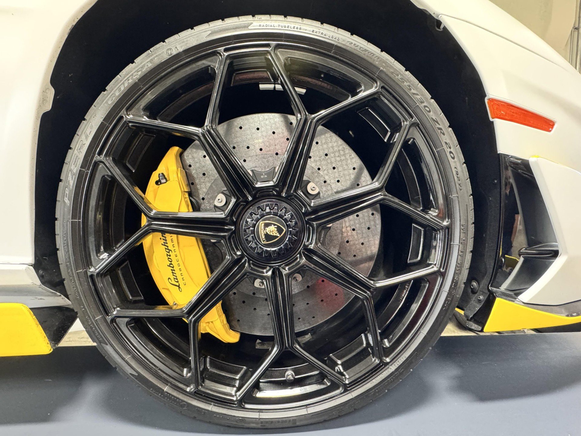 Used 2021 Lamborghini Aventador SVJ AWD/4WD image 38