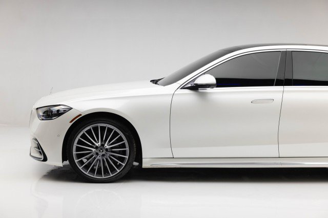 Used 2022 Mercedes-Benz S 500 4MATIC w/ AMG Line Package image 17