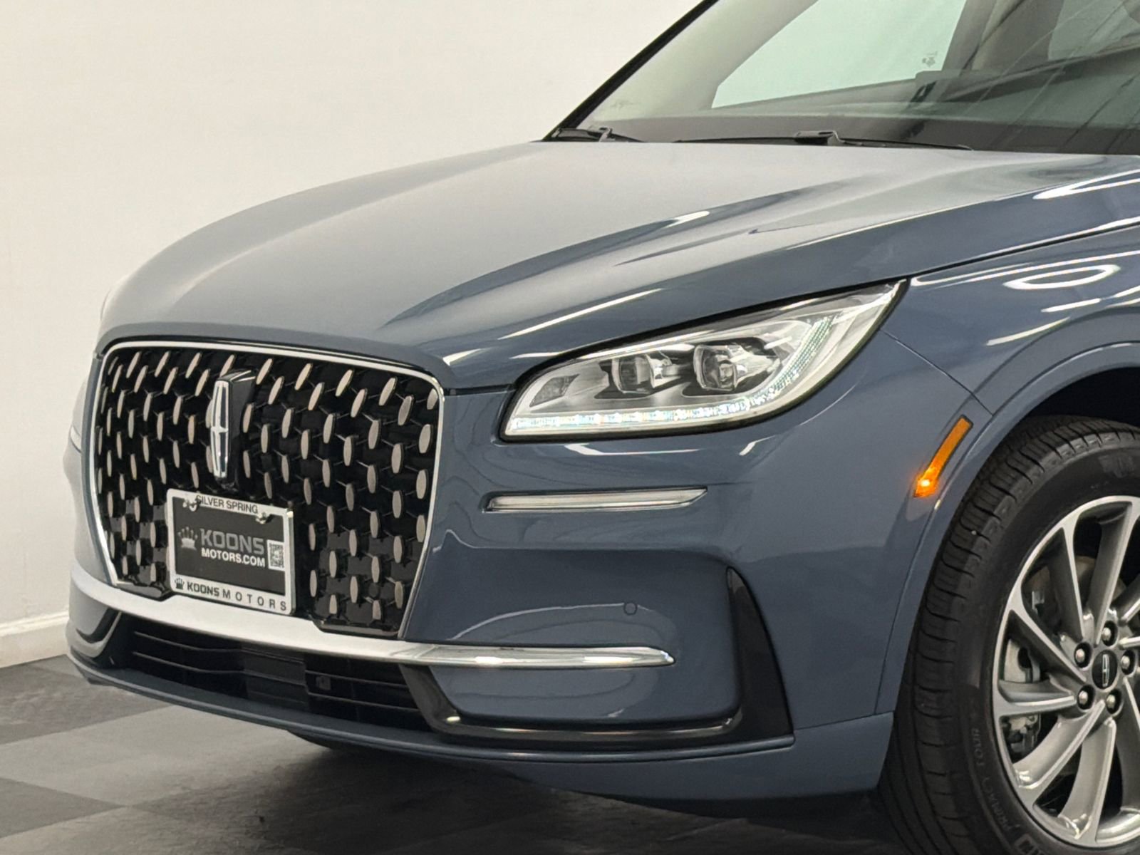 Used 2025 Lincoln Corsair Grand Touring w/ Equipment Group 301A image 2