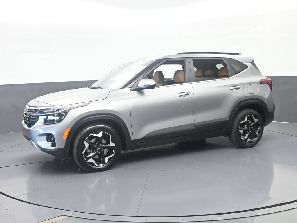 Used 2024 Kia Seltos EX FWD image 2