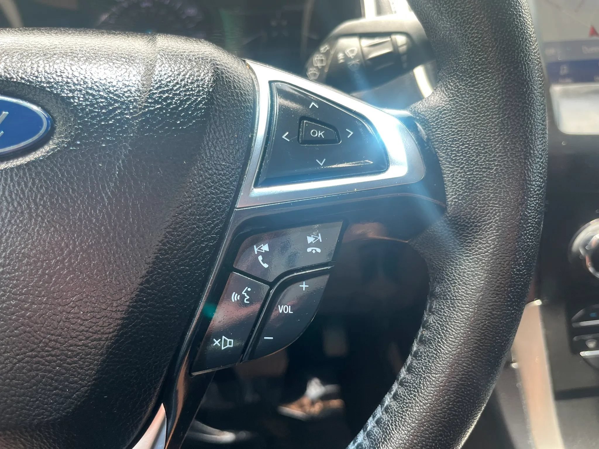 Used 2020 Ford Edge SEL w/ Convenience Package FWD image 17