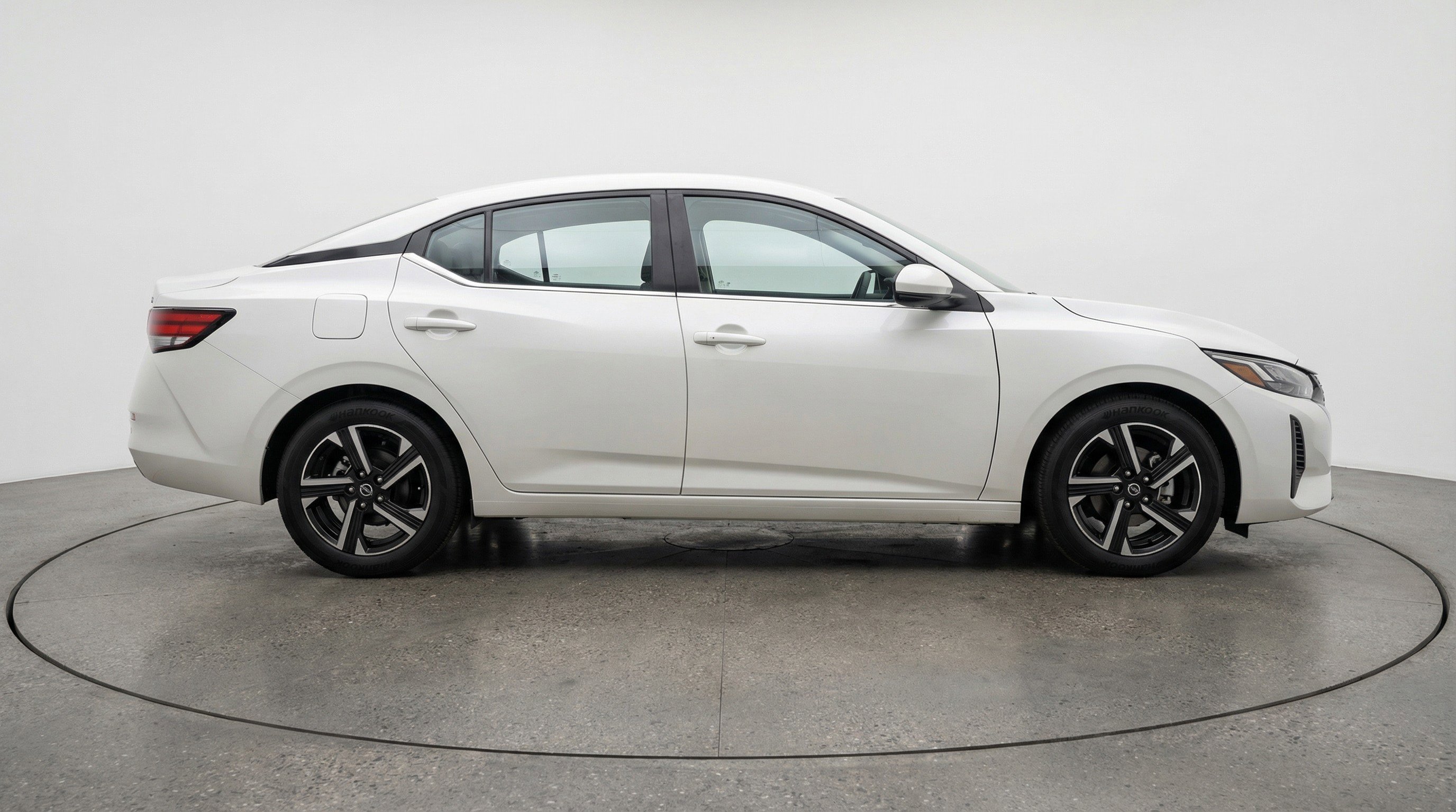 Used 2025 Nissan Sentra SV FWD image 11