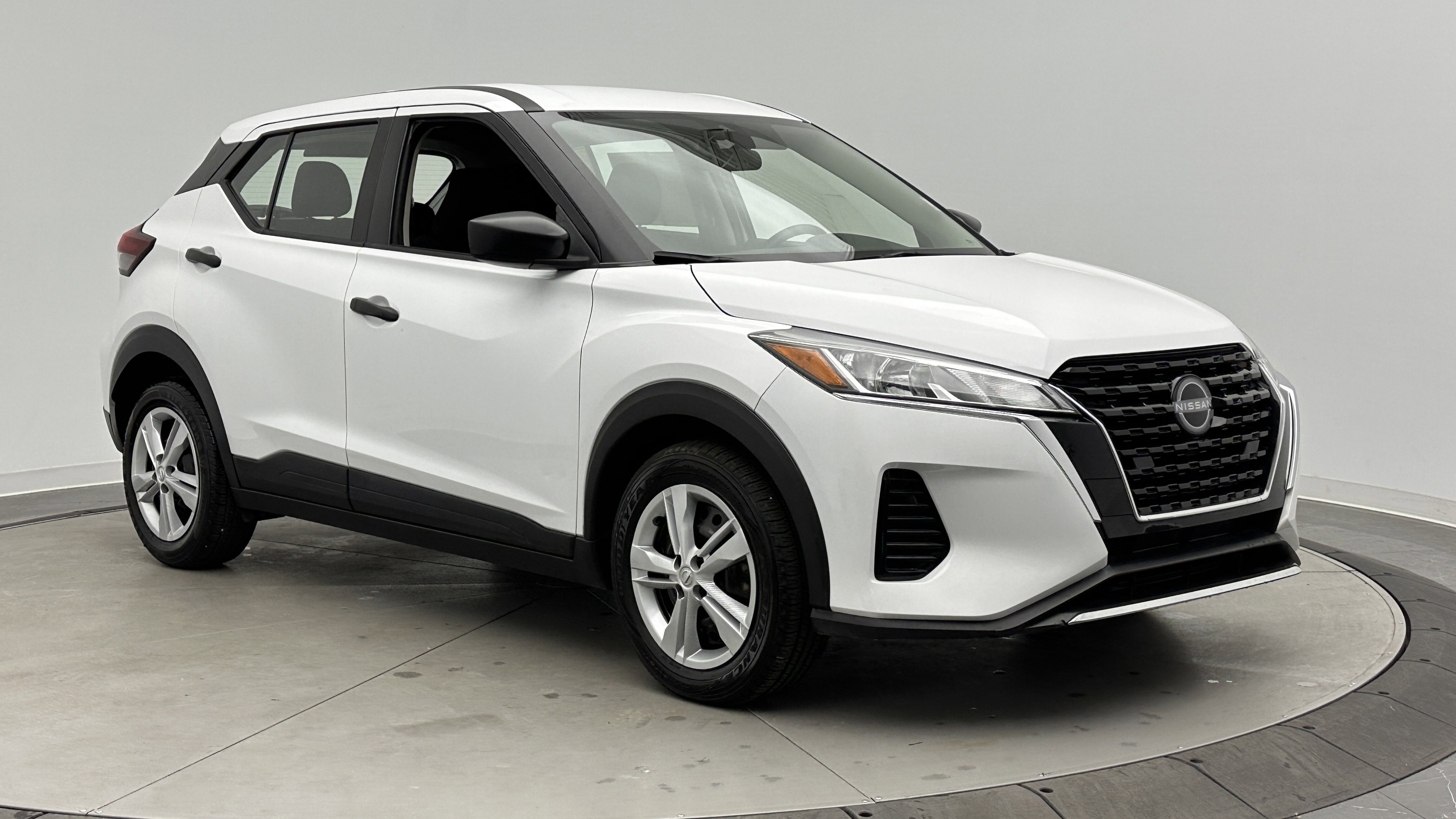 Used 2022 Nissan Kicks S FWD image 3