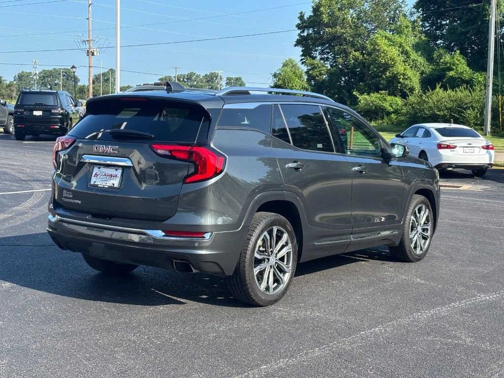 Used 2020 GMC Terrain Denali w/ Denali Premium Package FWD image 3