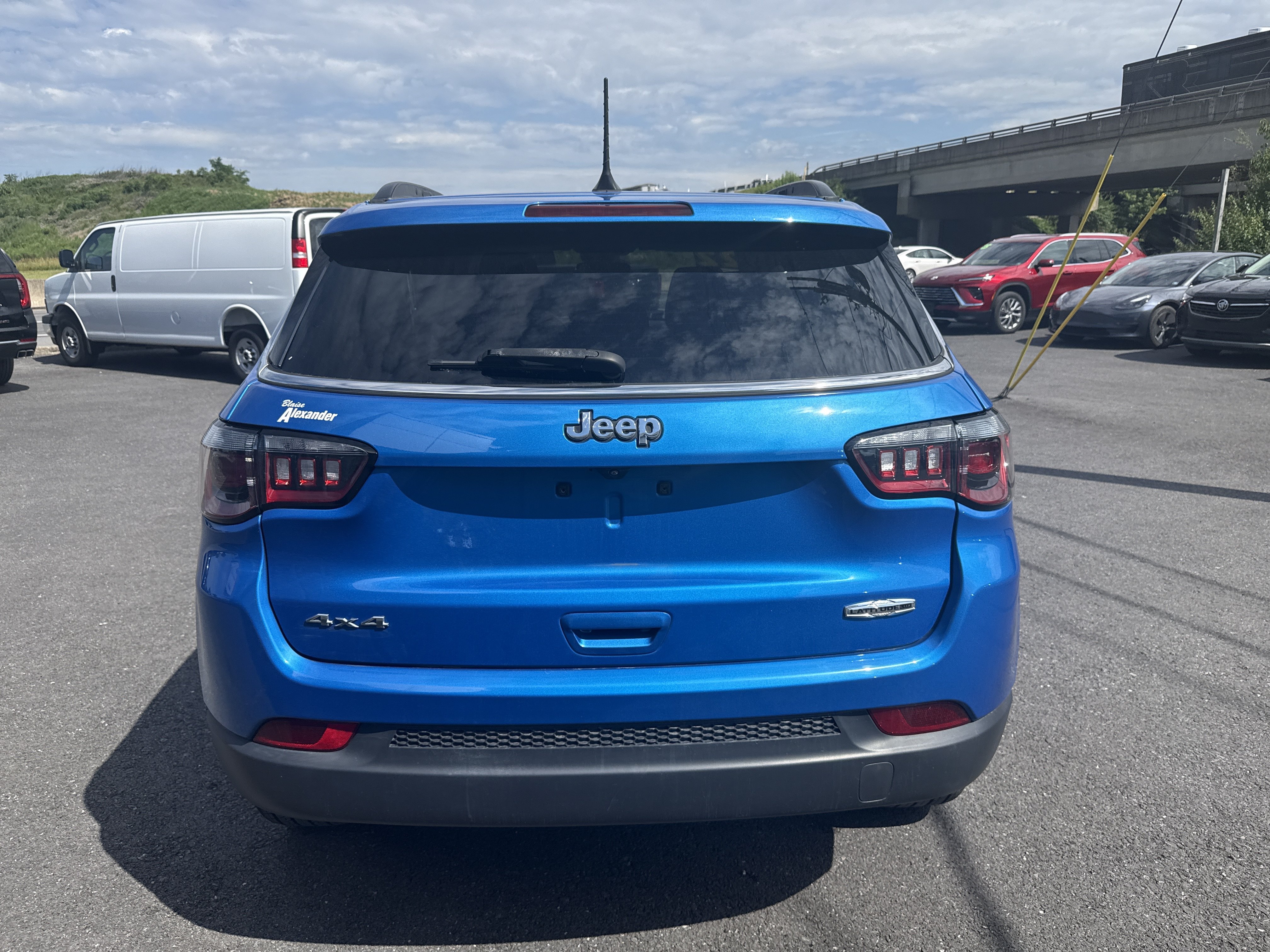 Used 2022 Jeep Compass Latitude AWD/4WD image 4