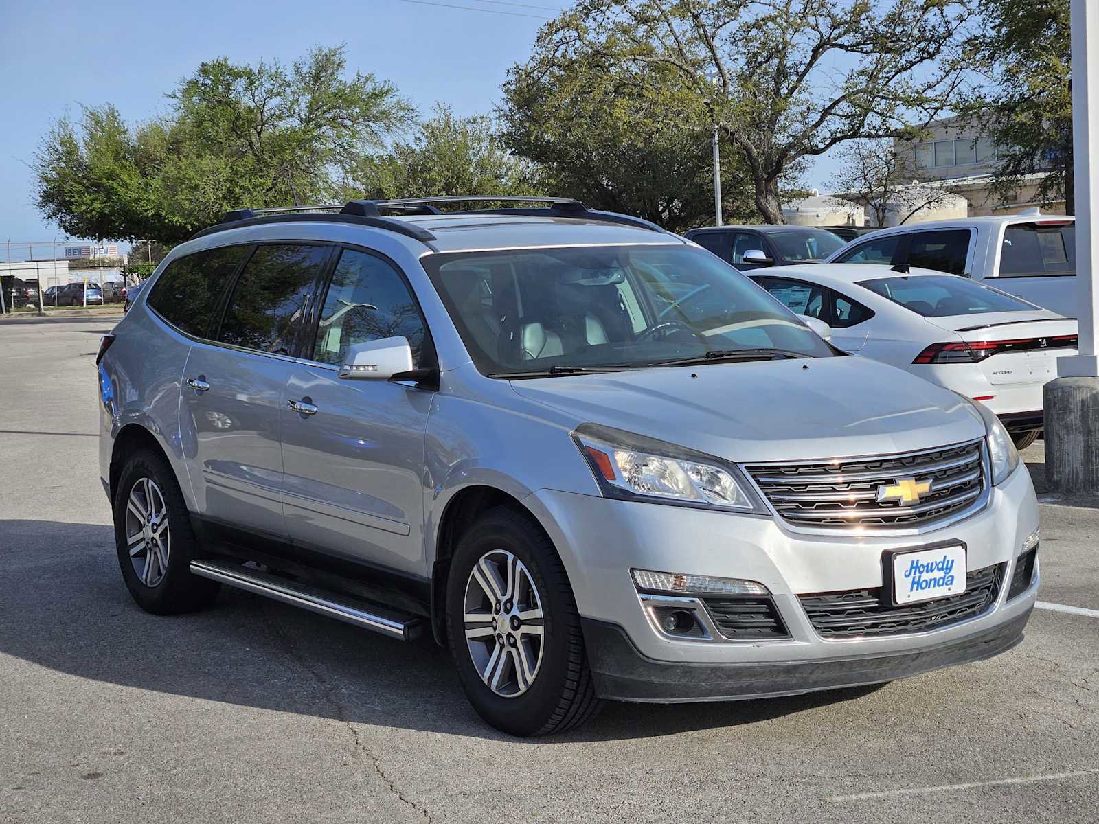Used 2017 Chevrolet Traverse LT image 3