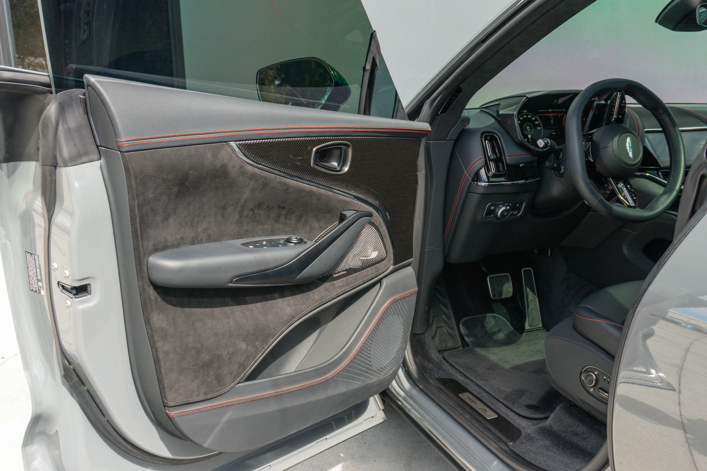 Used 2025 Aston Martin DBX 707 image 79